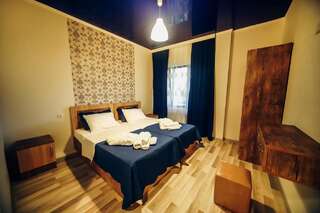 Гостевой дом Apartment Royal Comfort Кутаиси Просторный двухместный номер с 2 отдельными кроватями-1